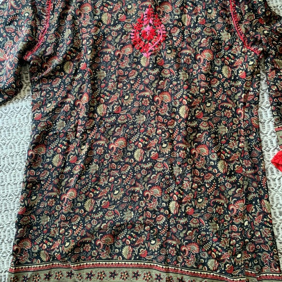 Indu embroided silk blouse. - Picture 3 of 9